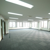 反対から見た様子　窓も多くて明るいです