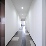 共用廊下　デザイン貼りの床です