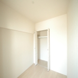 駅南第1ケイコービル：キッチン側洋室