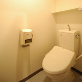 シャワートイレ付です