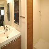 右側がユニットバスです