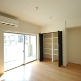 反対から　11.6帖のリビングです