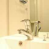 蛇口とタオルかけ