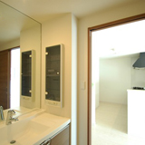 洗面化粧室から