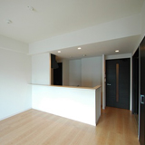 反対側から見た様子　8.7帖あります