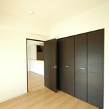 バルコニー側洋室　5.2帖あります