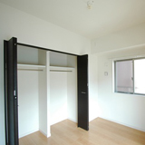 クローゼットを開けた様子