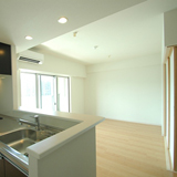 反対側から　リビング10.5帖