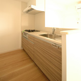 キッチン（奇数階は扉が茶）