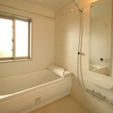 浴室（偶数階は壁が白）