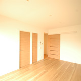 9.2帖のリビング（奇数階は扉が茶）