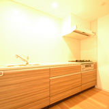 キッチン（奇数階は扉が茶）