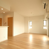 14.4帖のリビング（奇数階は扉が茶）