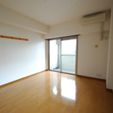 エアコン一台付　壁掛けフックもついてます