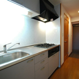 システムキッチン　三口コンロです