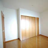 玄関横の洋室 こちらも収納多いです