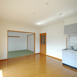 LDK11畳と6畳の和室です