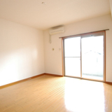 窓側から　エアコン一台付　南向きで明るいです