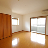 角部屋で出窓があります