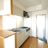 対面のシステムキッチン