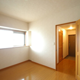 反対側から　窓もあり明るいです