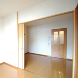 スライドドアで仕切ることが出来ます