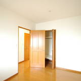 小さいですがクローゼットあります