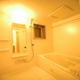 浴室（奇数階は壁が茶）