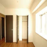 6.2帖の主寝室（奇数階は扉が茶）