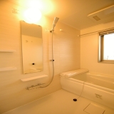 浴室（奇数階は壁が茶）