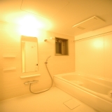 浴室（偶数階は壁が白）